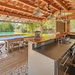 3 Bedroom Amazing In Semesterbostad