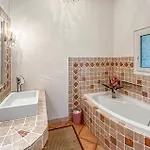 3 Bedroom Amazing In Uzès
