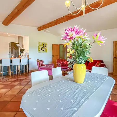 Lovely In With Outdoor Swimming Pool Hébergement de vacances *