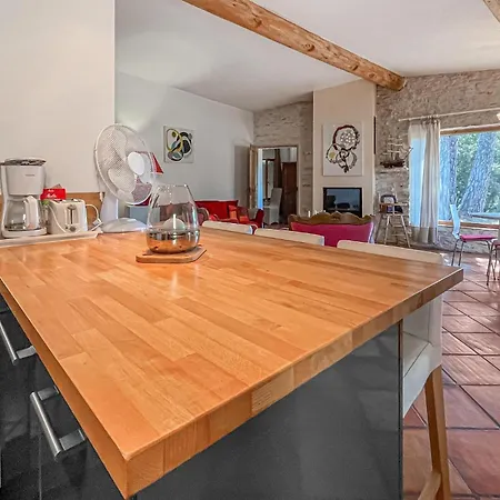 Hébergement de vacances Lovely In With Outdoor Swimming Pool *